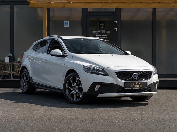 Volvo V40 Cross Country 3 of 30
