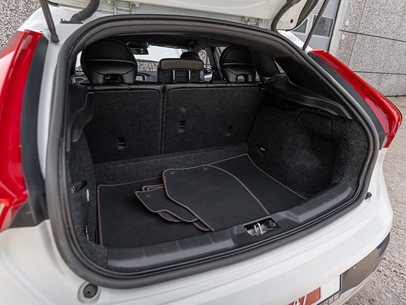Volvo V40 Cross Country 16 of 30
