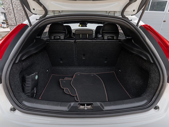 Volvo V40 Cross Country 17 of 30