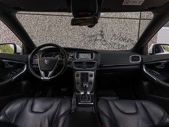 Volvo V40 Cross Country 26 of 30