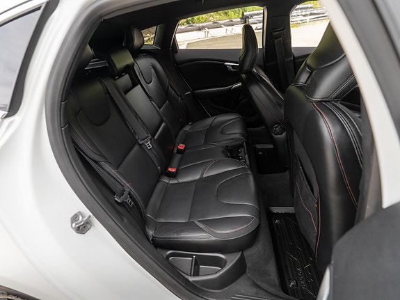 Volvo V40 Cross Country 24 of 30