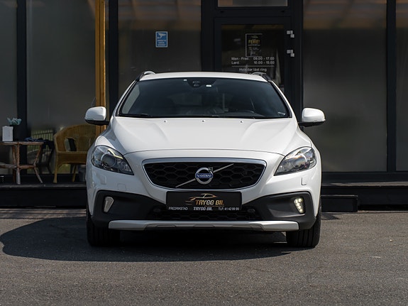 Volvo V40 Cross Country 2 of 30