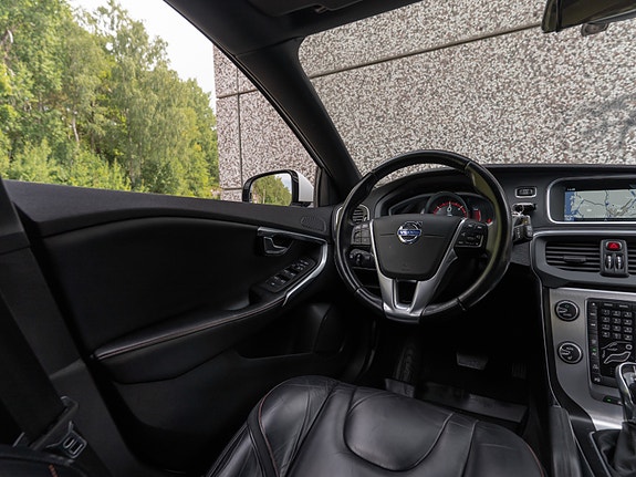 Volvo V40 Cross Country 27 of 30