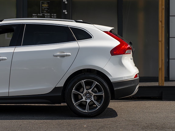 Volvo V40 Cross Country 12 of 30
