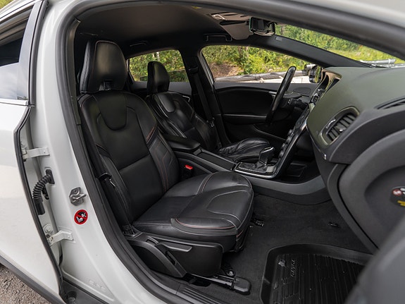 Volvo V40 Cross Country 23 of 30