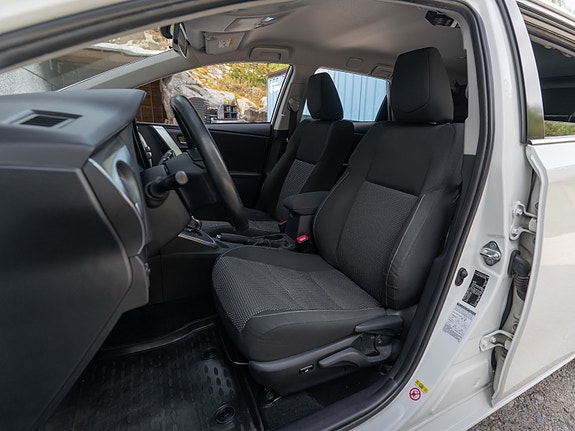 Toyota Auris 22 of 30