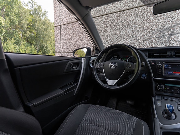Toyota Auris 26 of 30