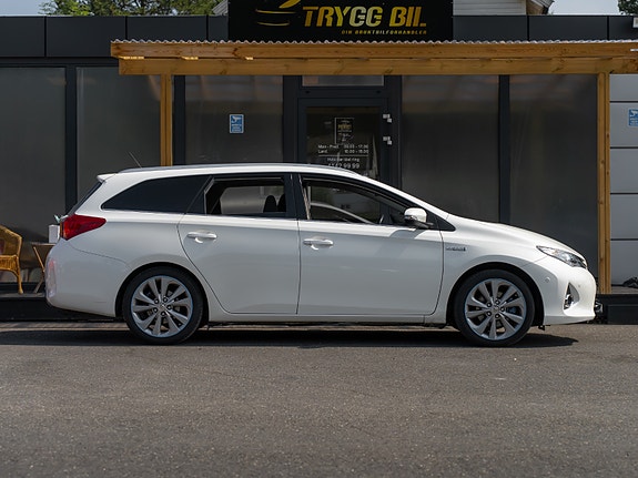 Toyota Auris 5 of 30