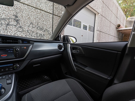 Toyota Auris 27 of 30