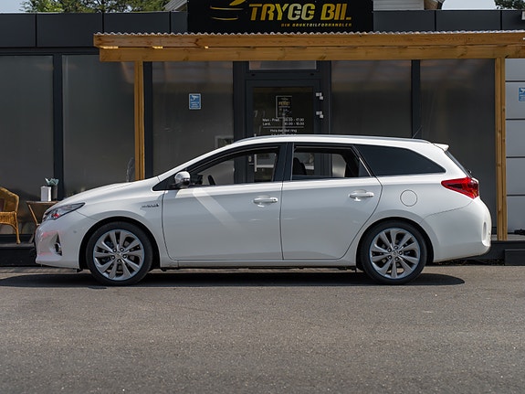 Toyota Auris 10 of 30