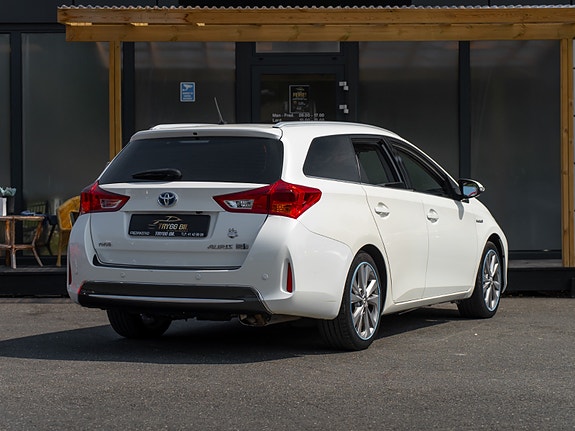 Toyota Auris 7 of 30