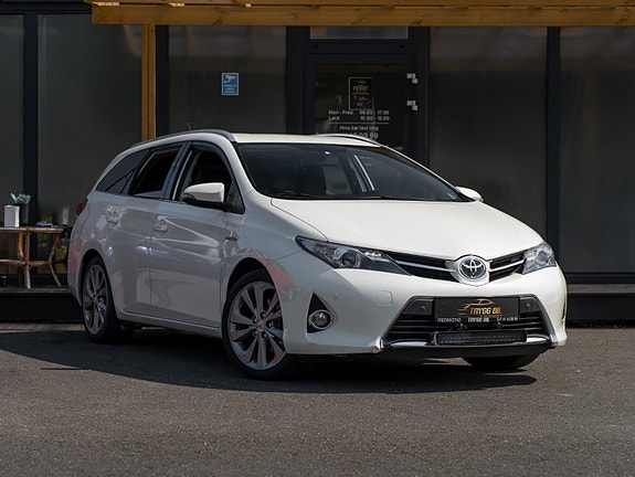 Toyota Auris 3 of 30