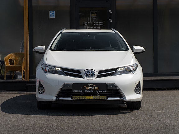 Toyota Auris 2 of 30
