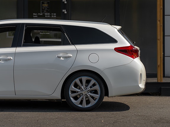 Toyota Auris 12 of 30
