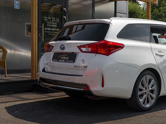 Toyota Auris 4 of 30