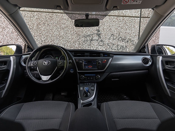 Toyota Auris 25 of 30
