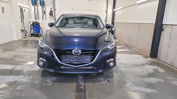 Mazda 3 2 of 5