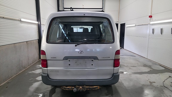Toyota HiAce 5 of 5