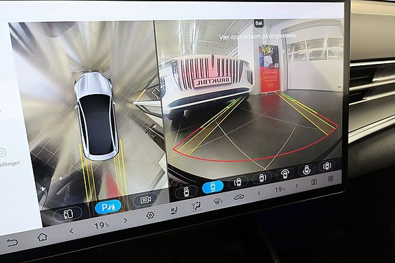 360-kamera sikrer presis parkering og trygg manøvrering.