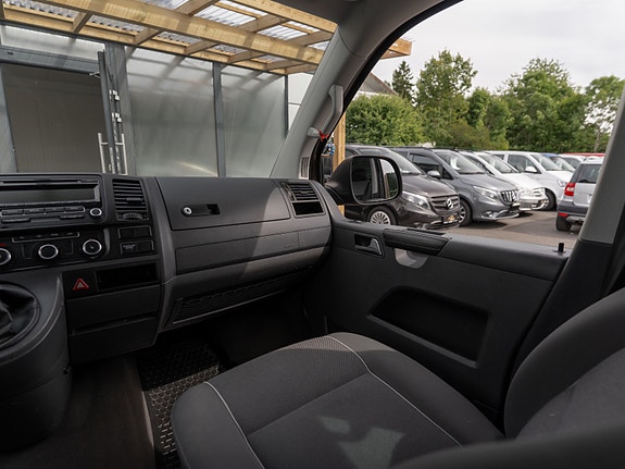 Volkswagen Multivan 29 of 30
