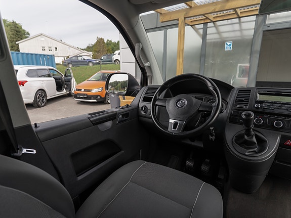 Volkswagen Multivan 28 of 30