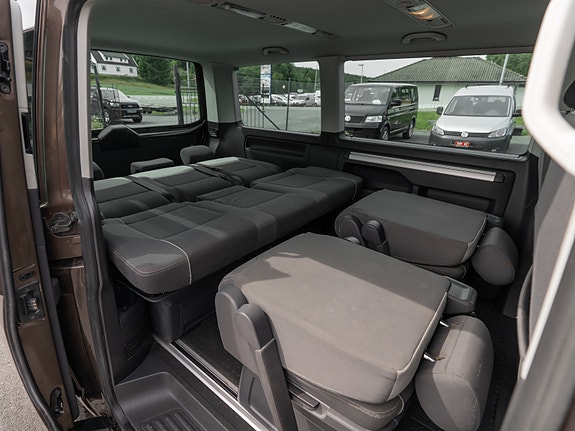 Volkswagen Multivan 24 of 30