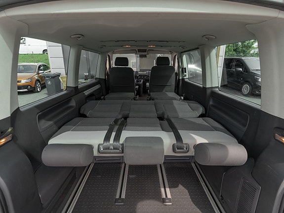 Volkswagen Multivan 25 of 30