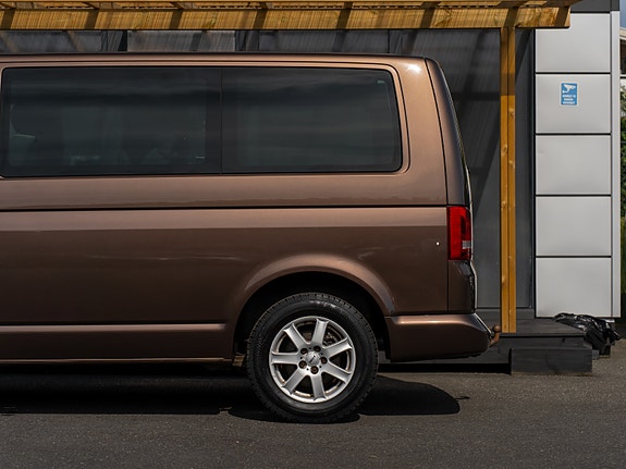 Volkswagen Multivan 12 of 30