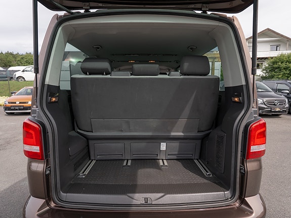 Volkswagen Multivan 15 of 30