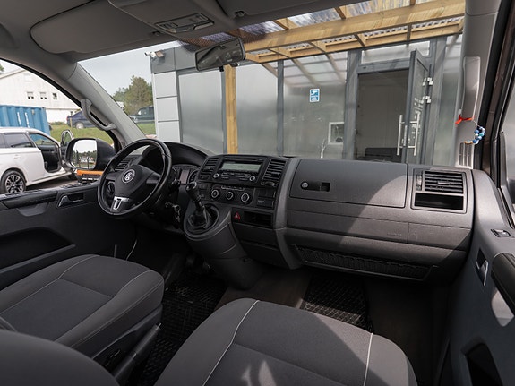 Volkswagen Multivan 17 of 30