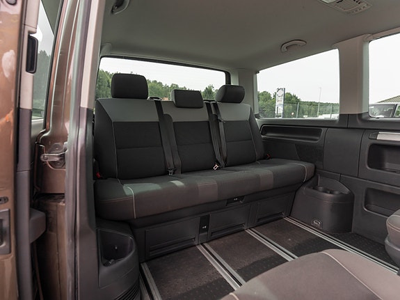 Volkswagen Multivan 22 of 30
