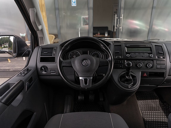 Volkswagen Multivan 30 of 30