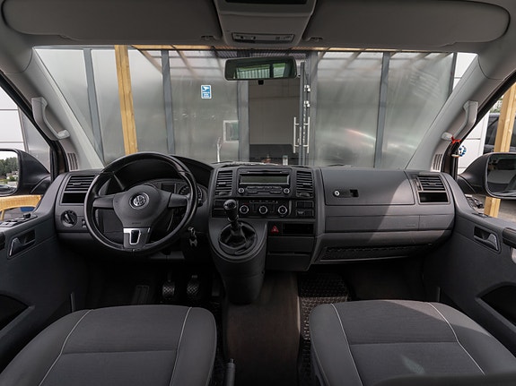 Volkswagen Multivan 27 of 30