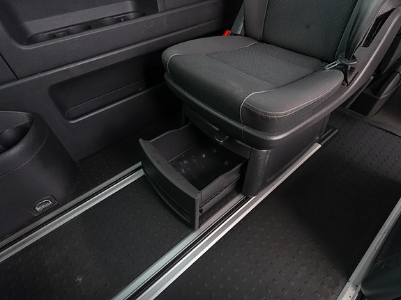 Volkswagen Multivan 23 of 30