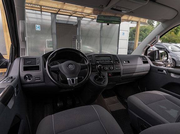 Volkswagen Multivan 16 of 30