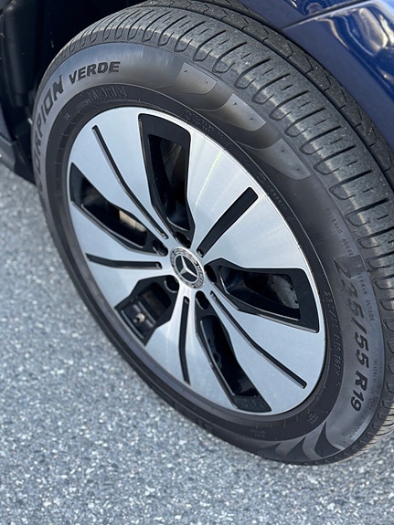 Mercedes-Benz EQC400 5 of 5