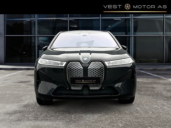 BMW iX 2 of 5