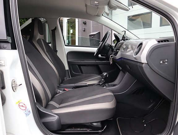 Volkswagen UP! 9 of 17