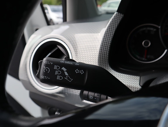 Volkswagen UP! 13 of 17