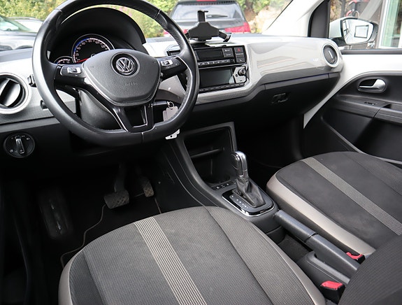 Volkswagen UP! 8 of 17