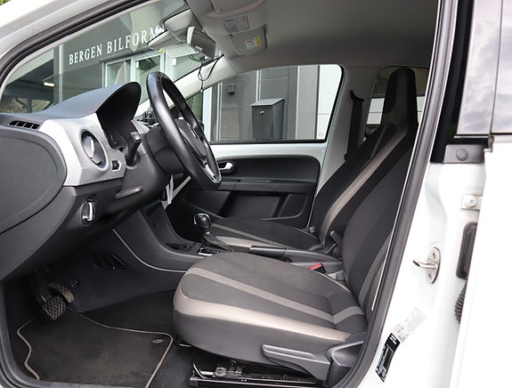 Volkswagen UP! 7 of 17