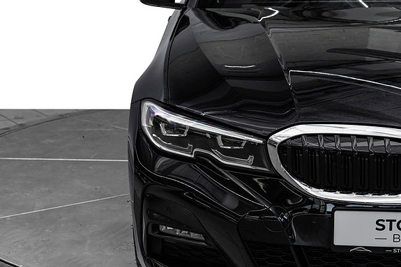 BMW 330e 4 of 5