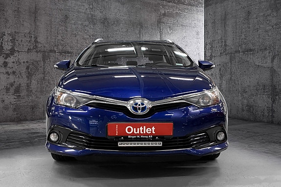 Toyota Auris 7 of 12