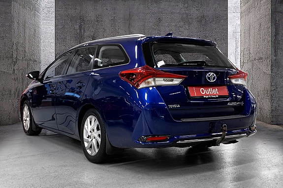 Toyota Auris 8 of 12
