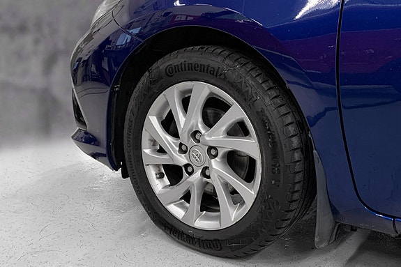 Toyota Auris 9 of 12