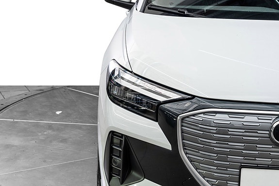 Audi Q4 e-tron 4 of 5