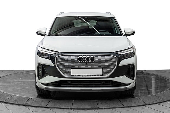 Audi Q4 e-tron 3 of 5