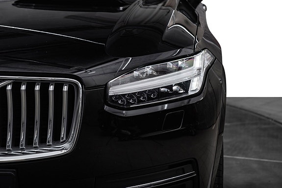 Volvo XC90 4 of 5
