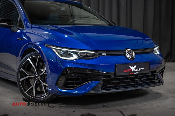 Volkswagen Golf VIII 2 of 5