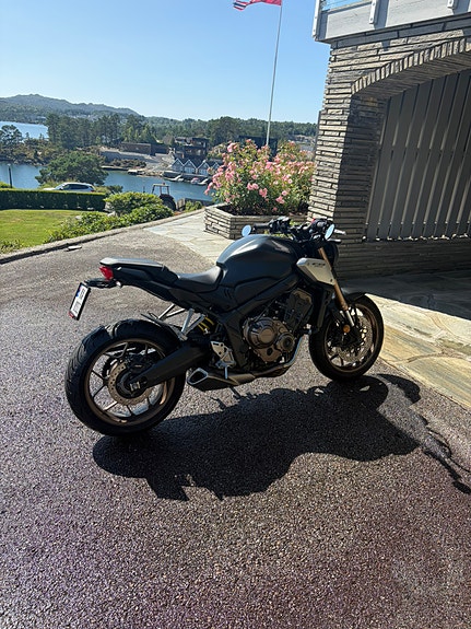 Honda CBR 650 R 2 of 11